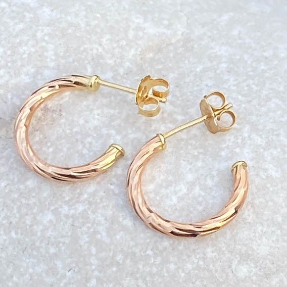 14k Gold half hoop earrings twist look design 1/2 inch - Picture 2 of 13